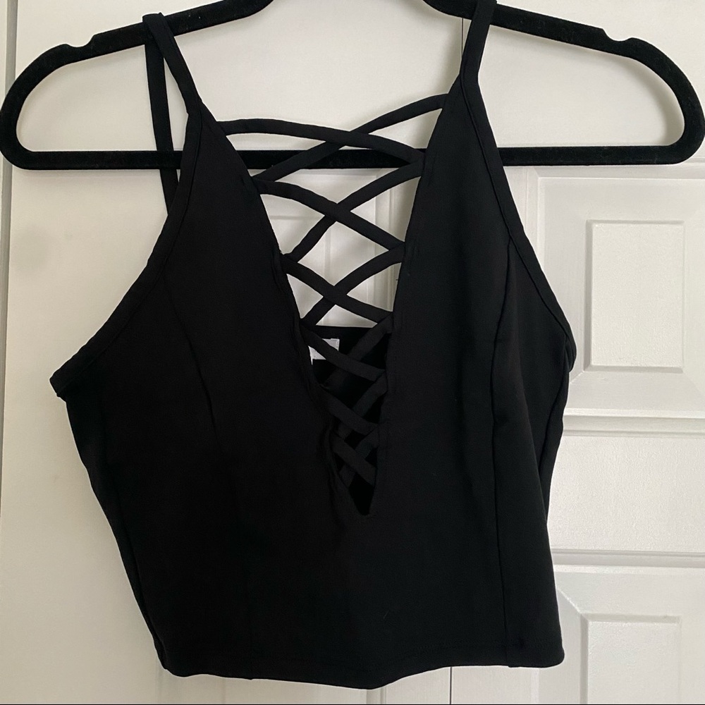 Leith Black Criss-Cross V-Neck Plunge Fitted Crop Top: Size: M